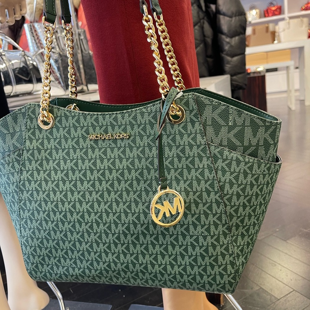MICHAEL KORS
Jet Set Travel Large Signature Chain Shoulder Tote Bag
Moss
NWT - Picture 9 of 16